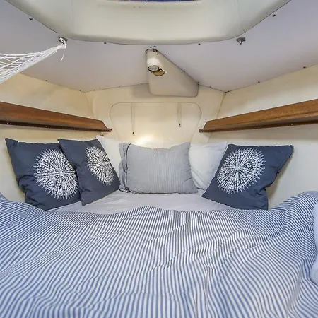 Sailboat Unique Experience Botel